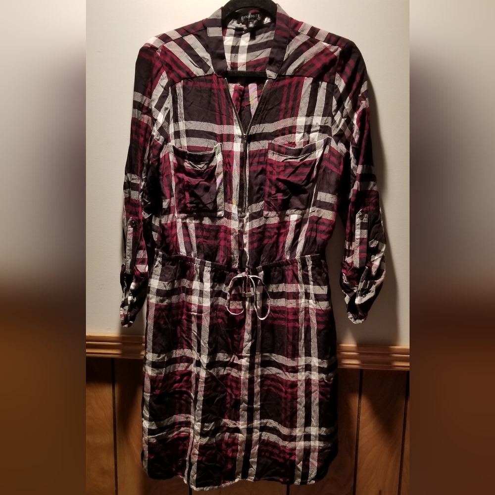 👙💫Dynamite plaid front zip shirt dress with double front pockets and tie - Picture 9 of 9